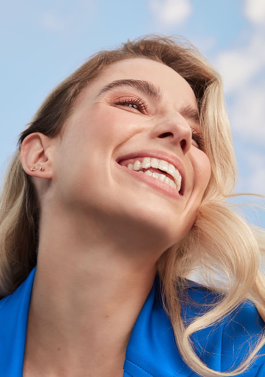 menina sorrindo 