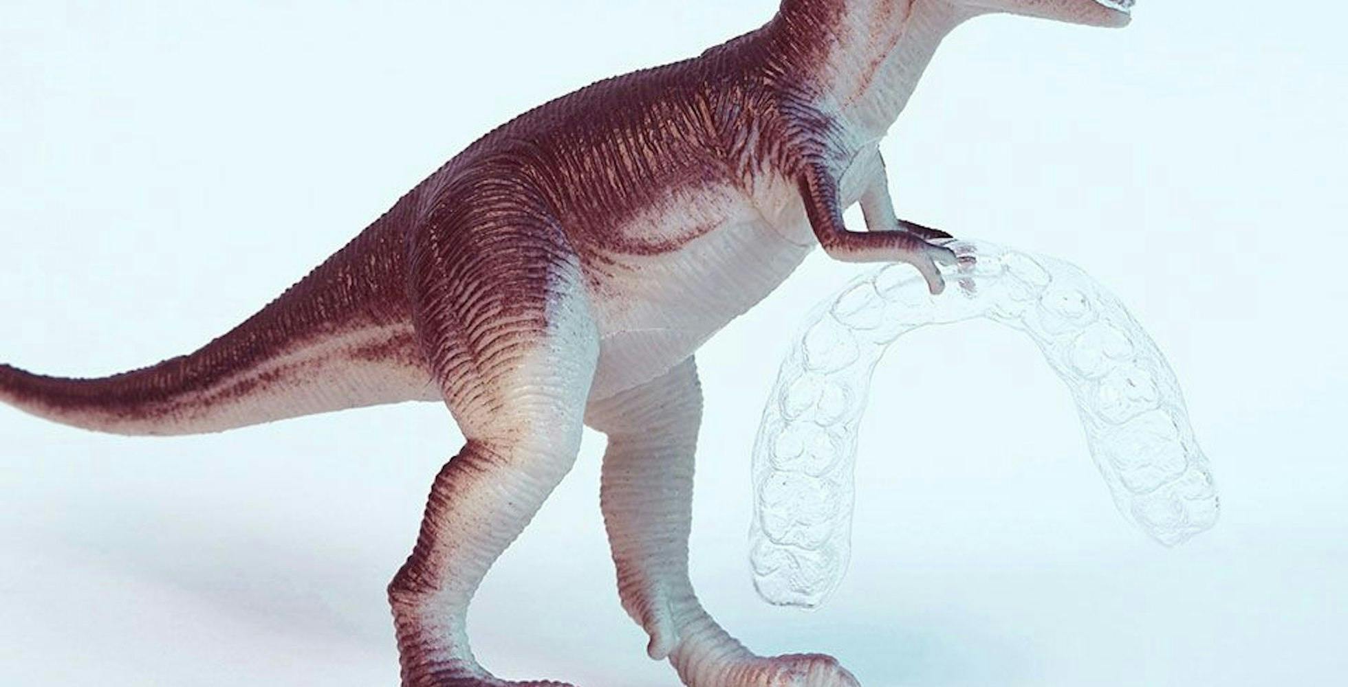 dinossauro-alinhador-invisivel