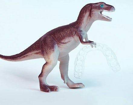dinossauro-alinhador-invisivel
